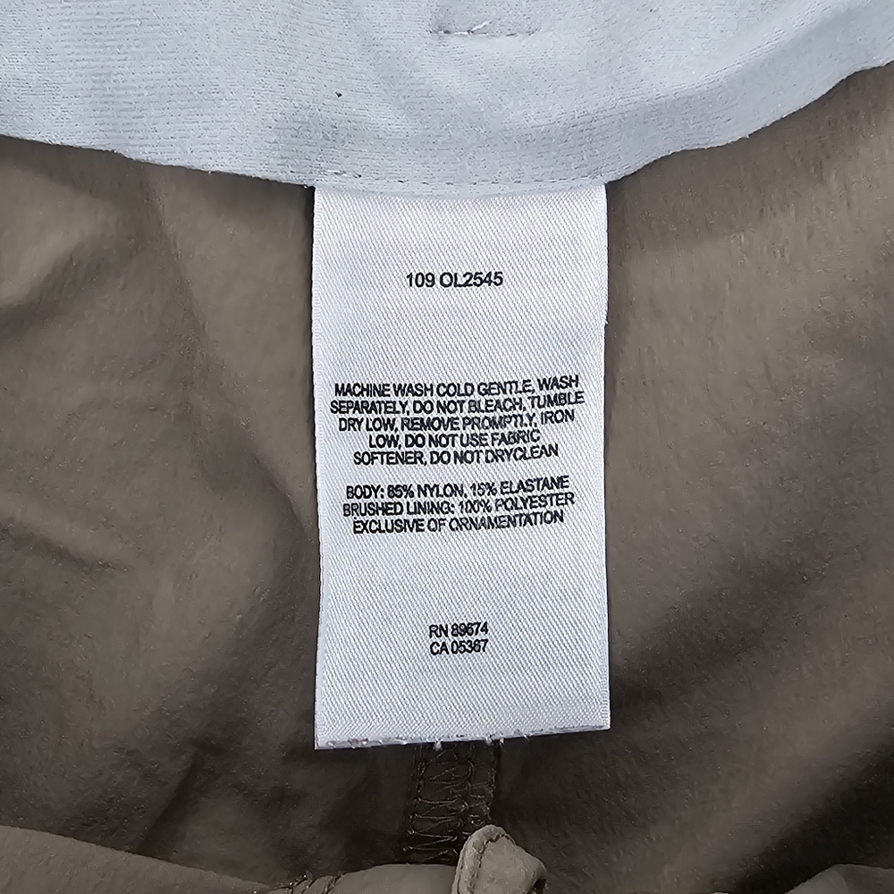 Mountain Hardware Tan Zip-Off Leg Cargo Shorts - Picture 10 of 12